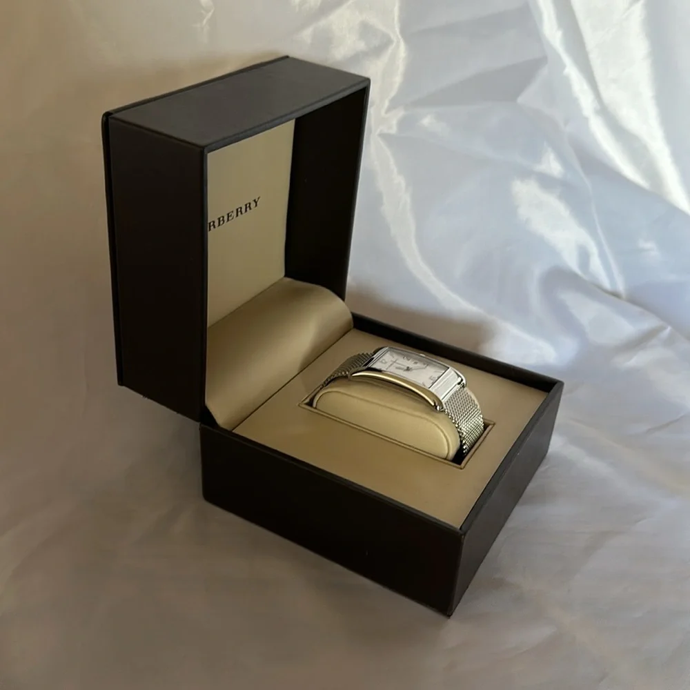 New never used Burberry Watch. Swiss made. - Picture 3 of 8